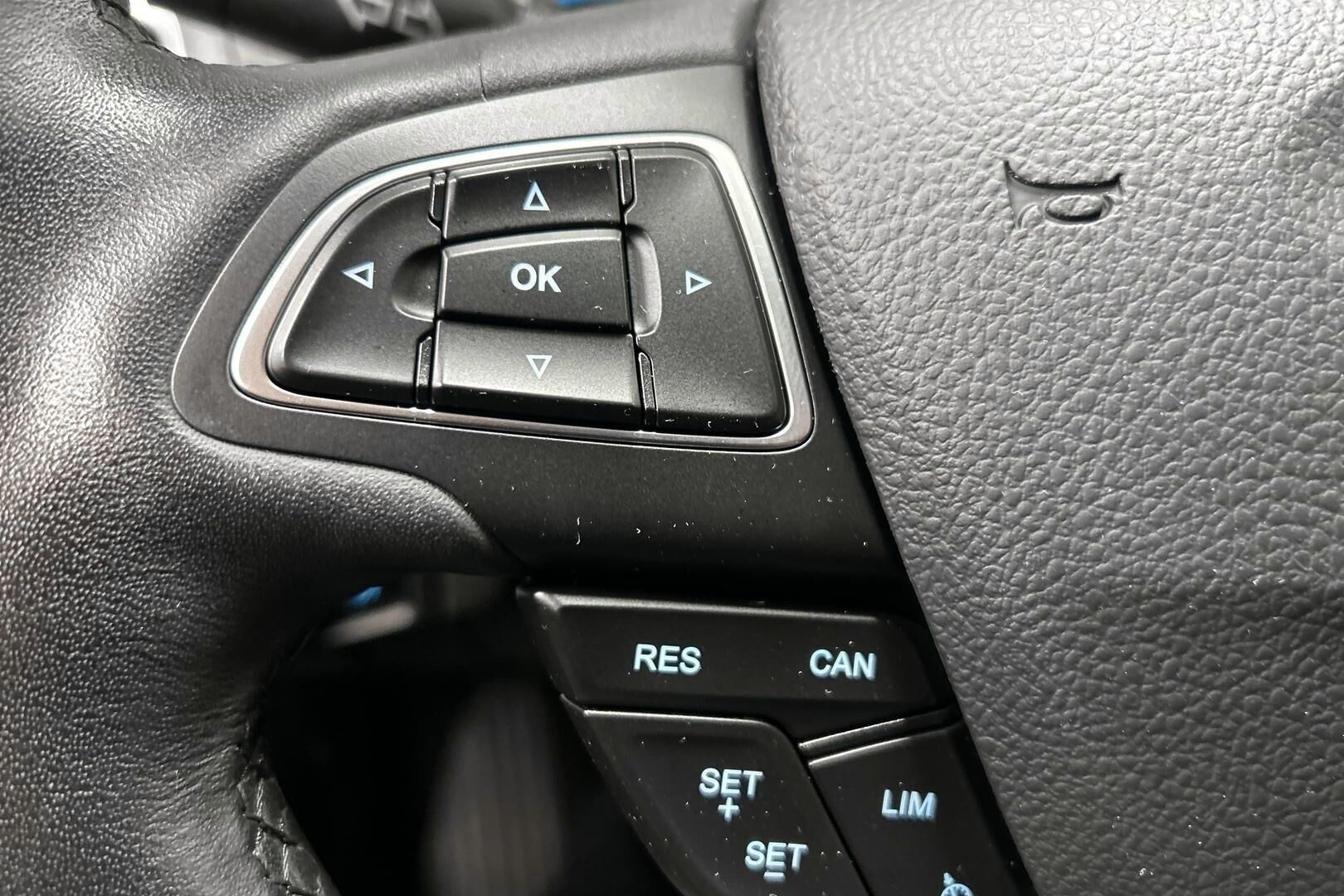 Ford Focus iso kuva 18