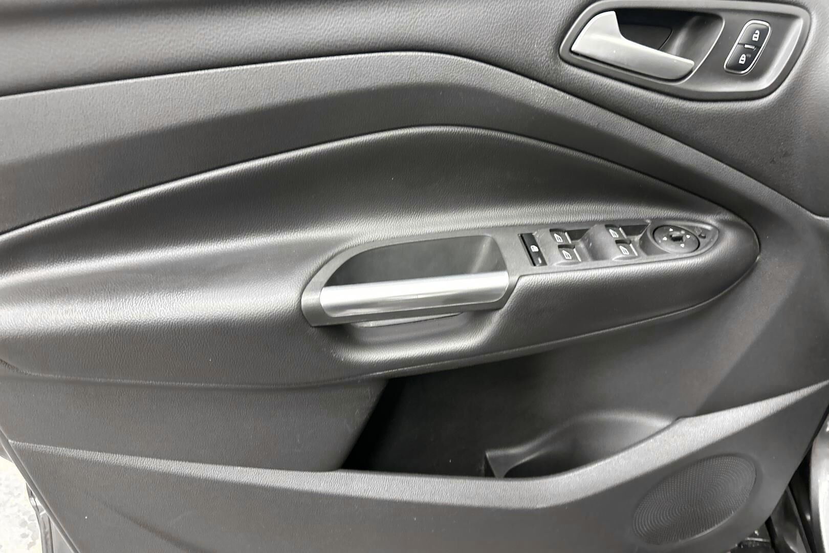 Ford Kuga iso kuva 13