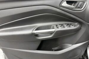 Ford Kuga esikatselu 13