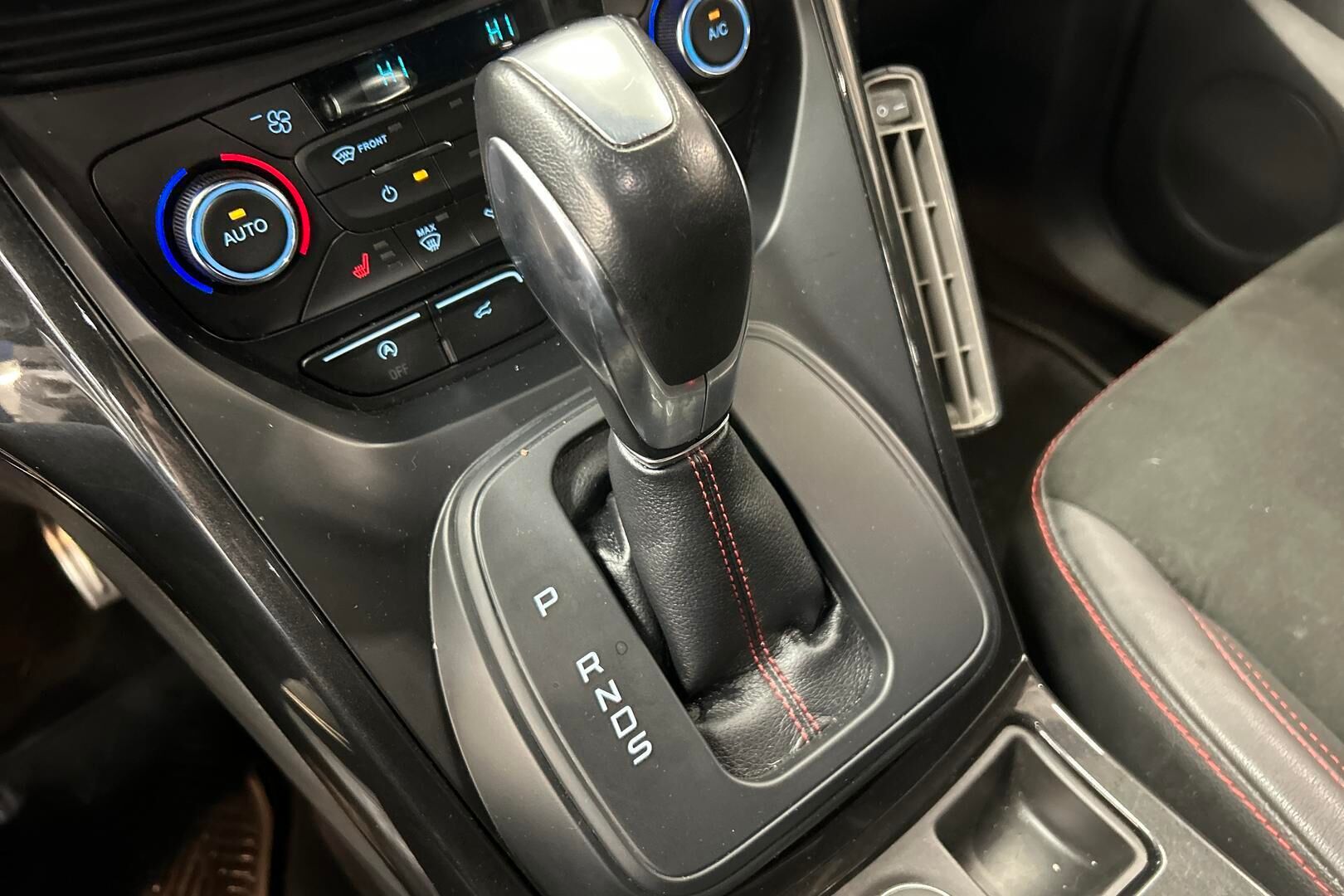 Ford Kuga iso kuva 22