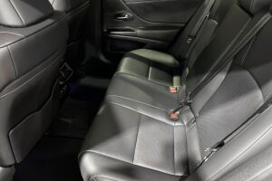 Lexus ES esikatselu 9