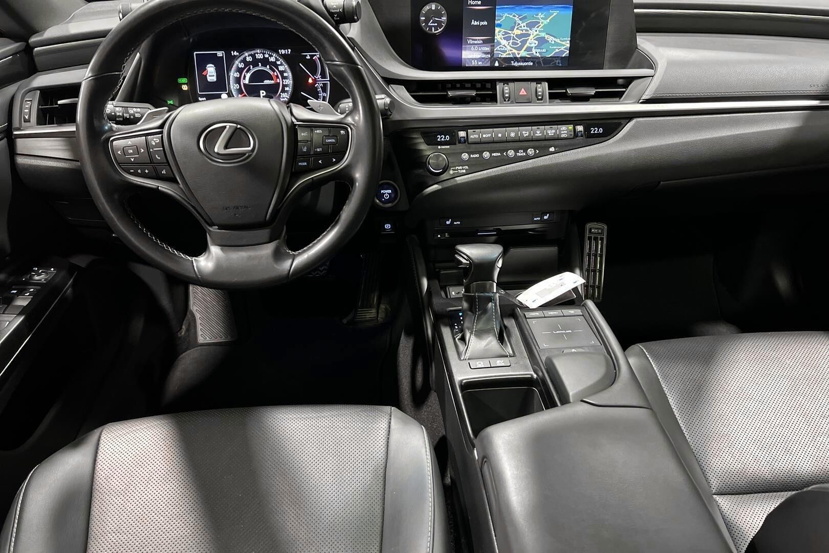 Lexus ES iso kuva 23