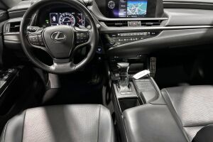 Lexus ES esikatselu 23