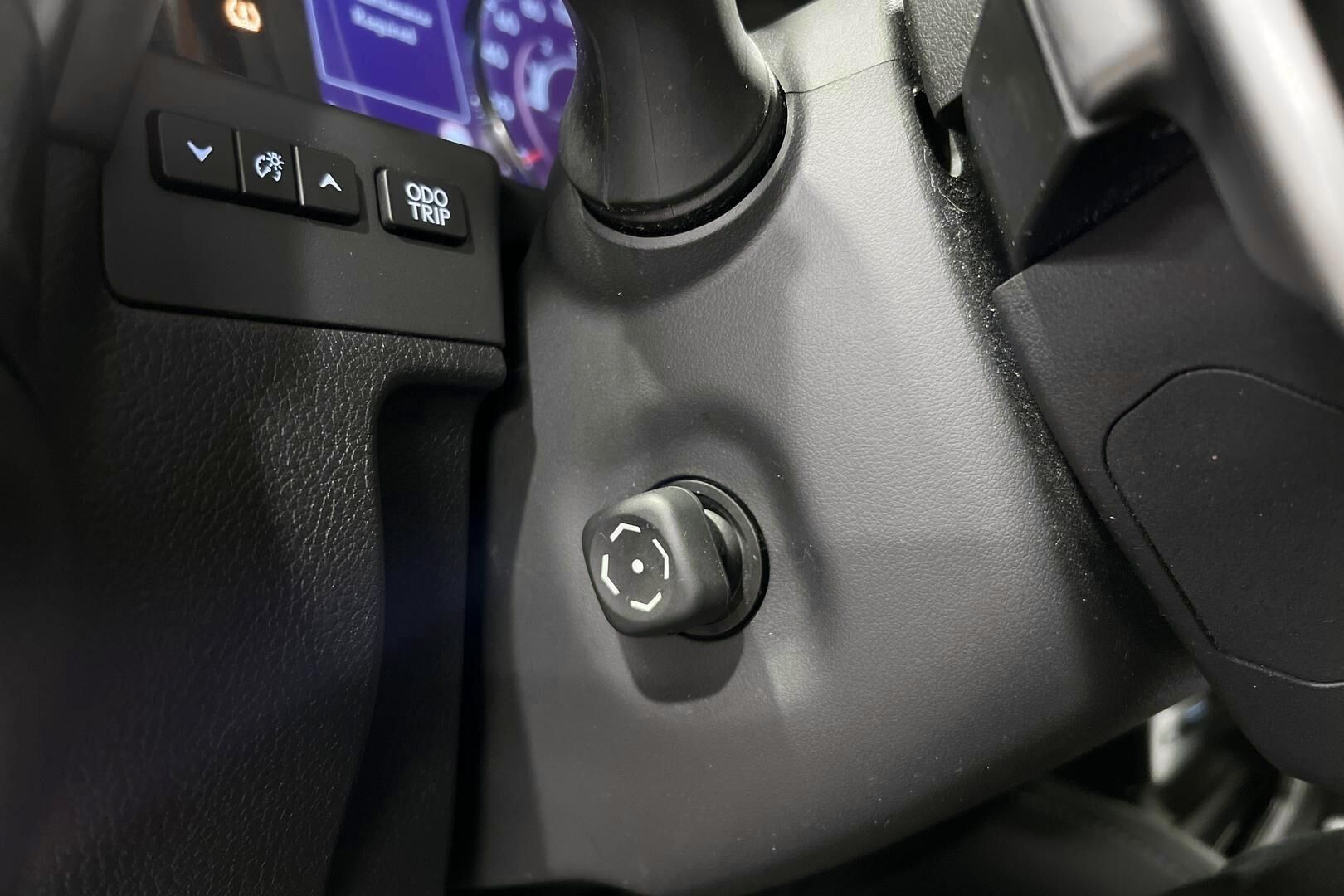Lexus ES iso kuva 13
