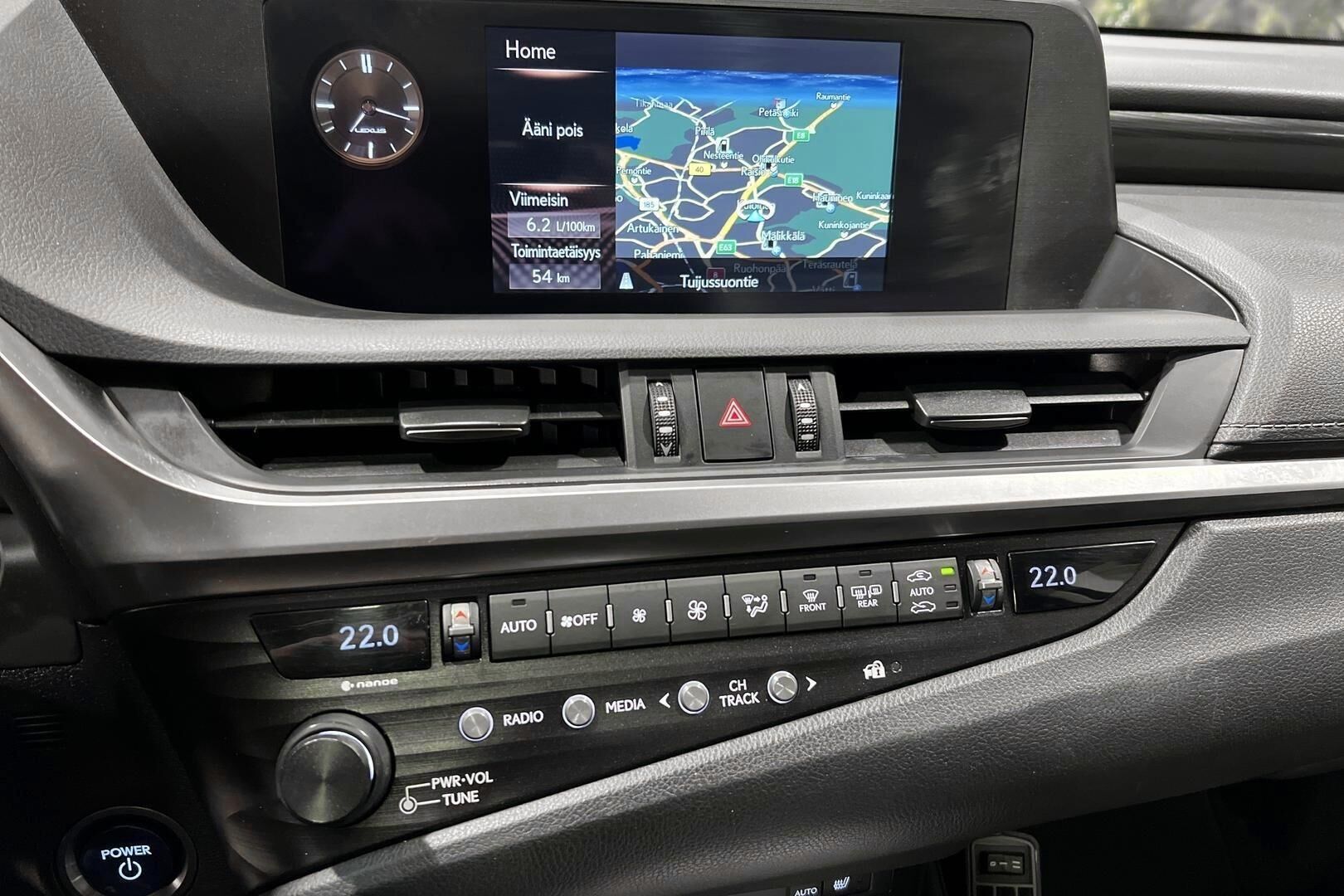 Lexus ES iso kuva 17