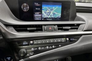 Lexus ES esikatselu 17