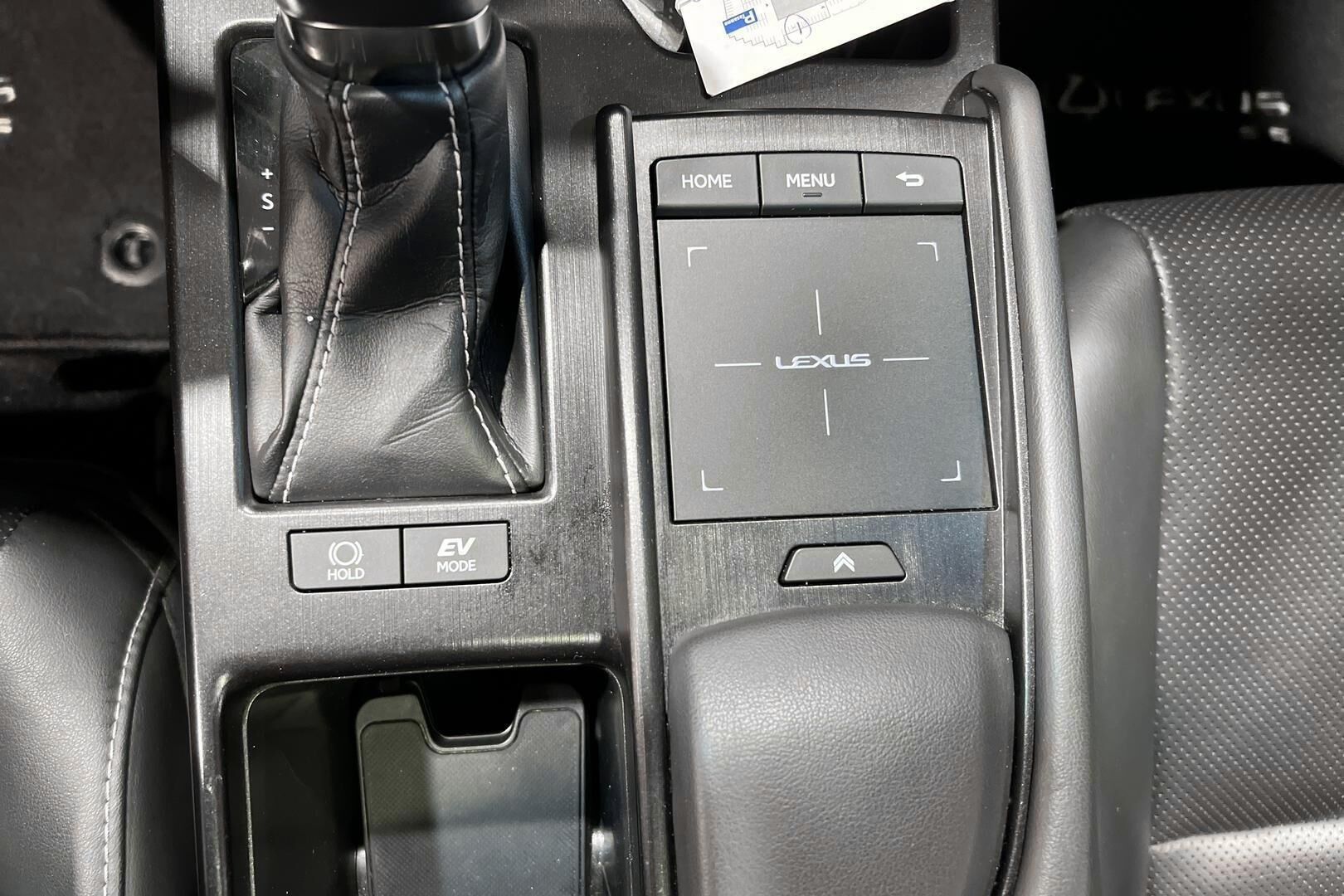 Lexus ES iso kuva 18