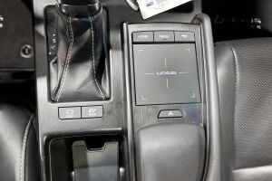 Lexus ES esikatselu 18
