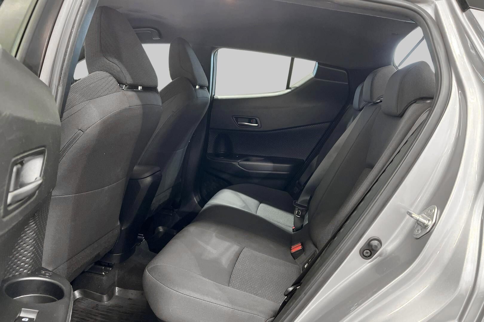 Toyota C-HR iso kuva 10