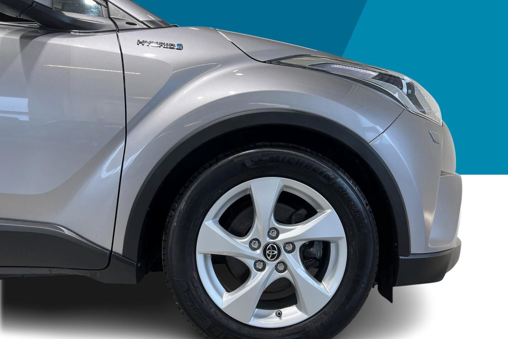 Toyota C-HR iso kuva 13
