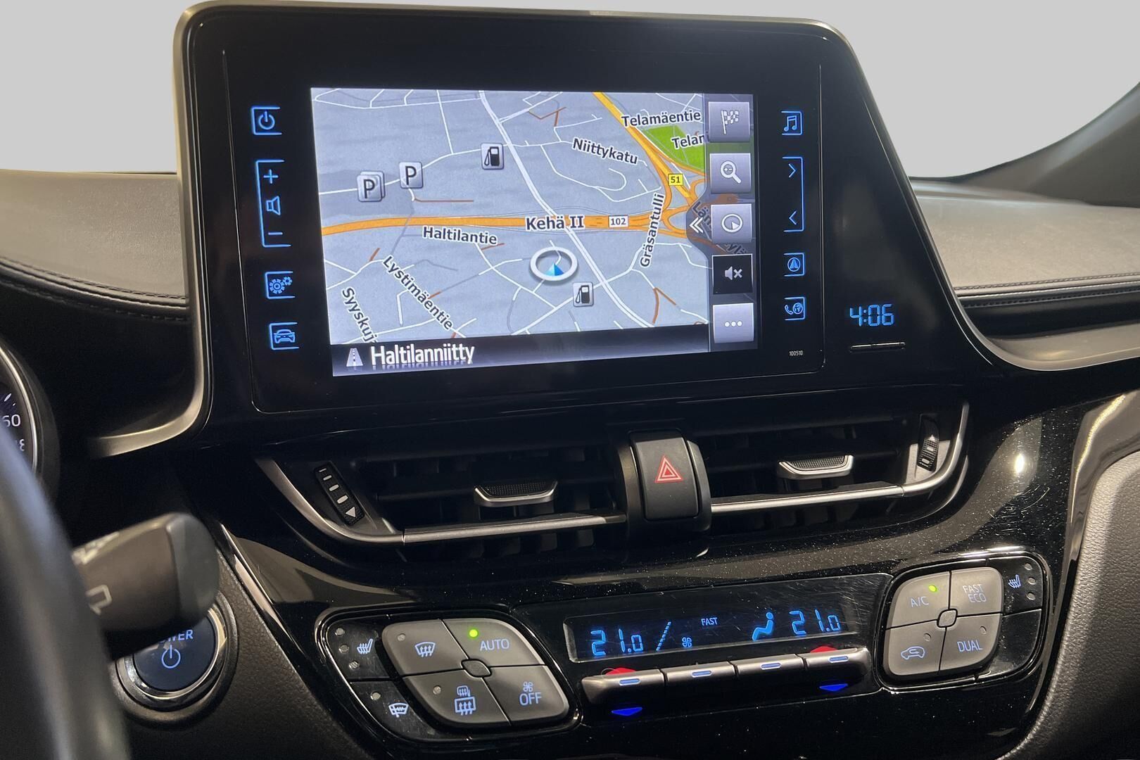 Toyota C-HR iso kuva 15