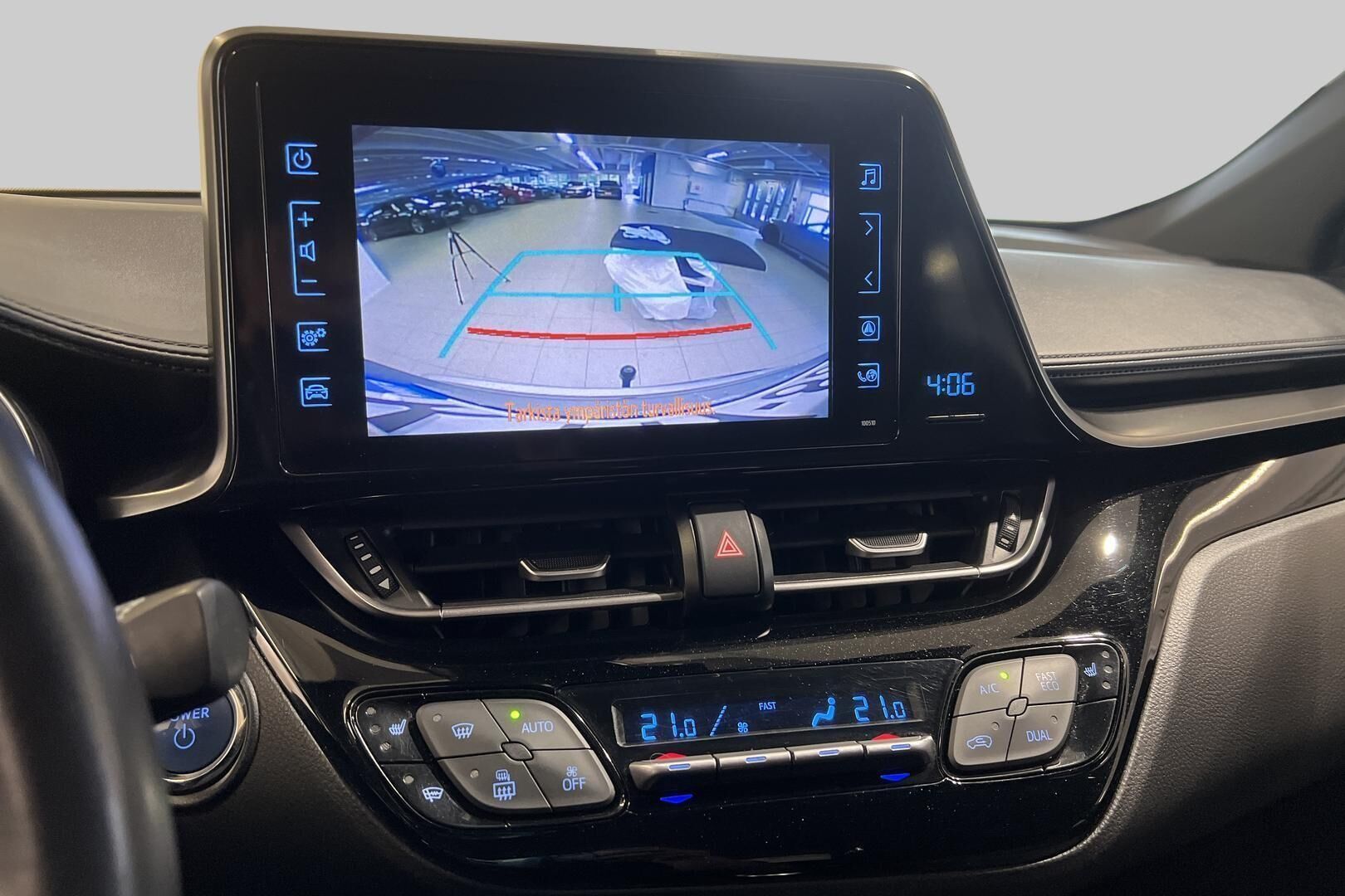 Toyota C-HR iso kuva 16
