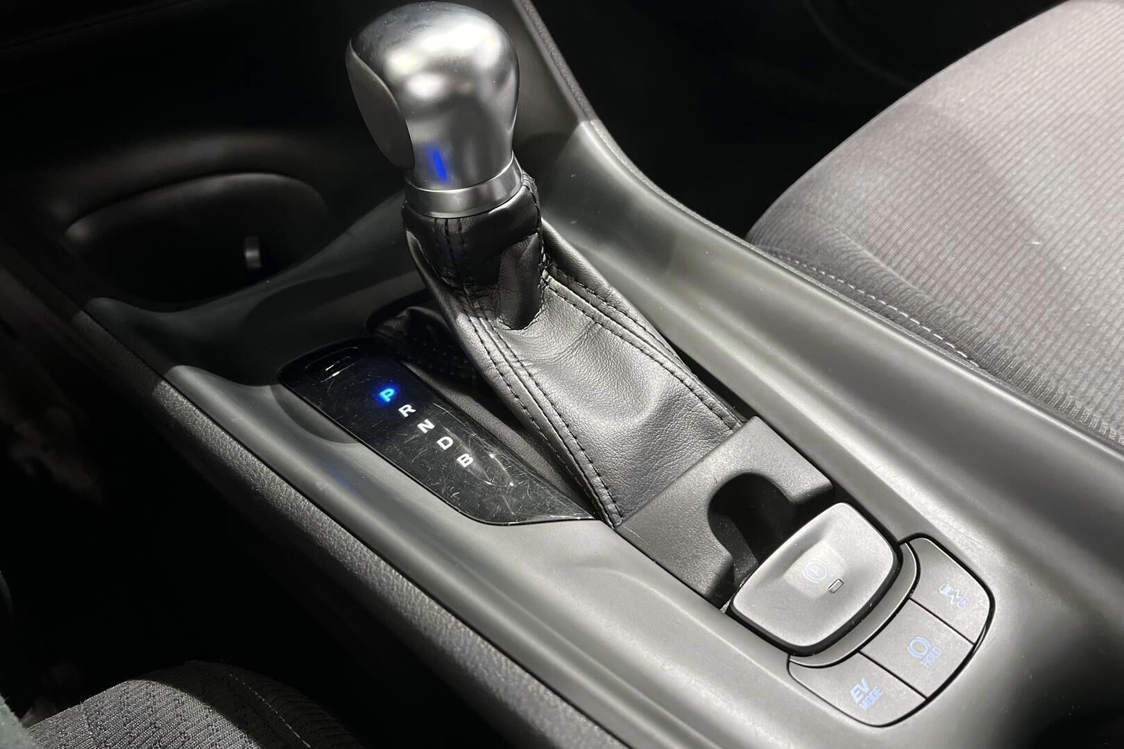 Toyota C-HR iso kuva 17