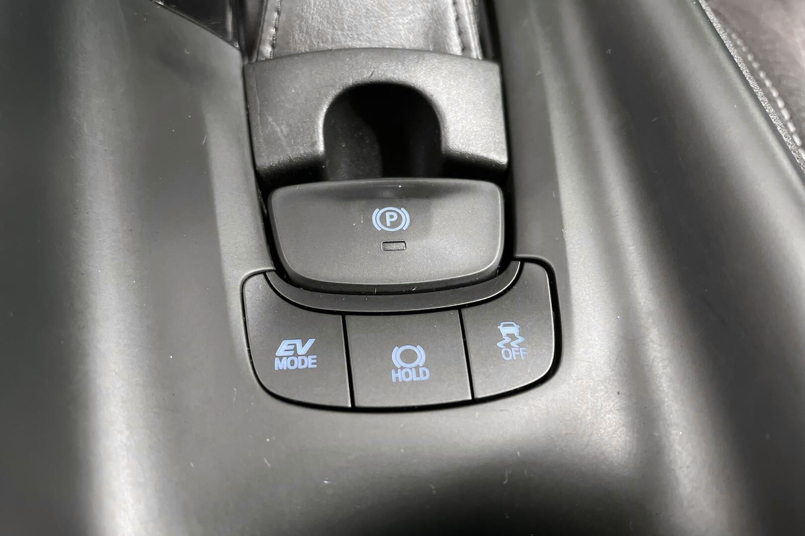 Toyota C-HR iso kuva 19
