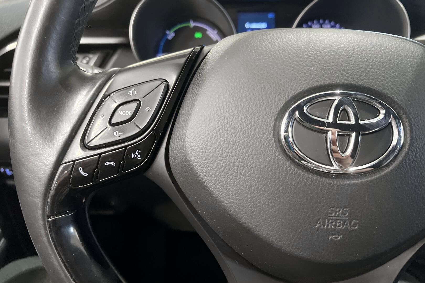 Toyota C-HR iso kuva 21