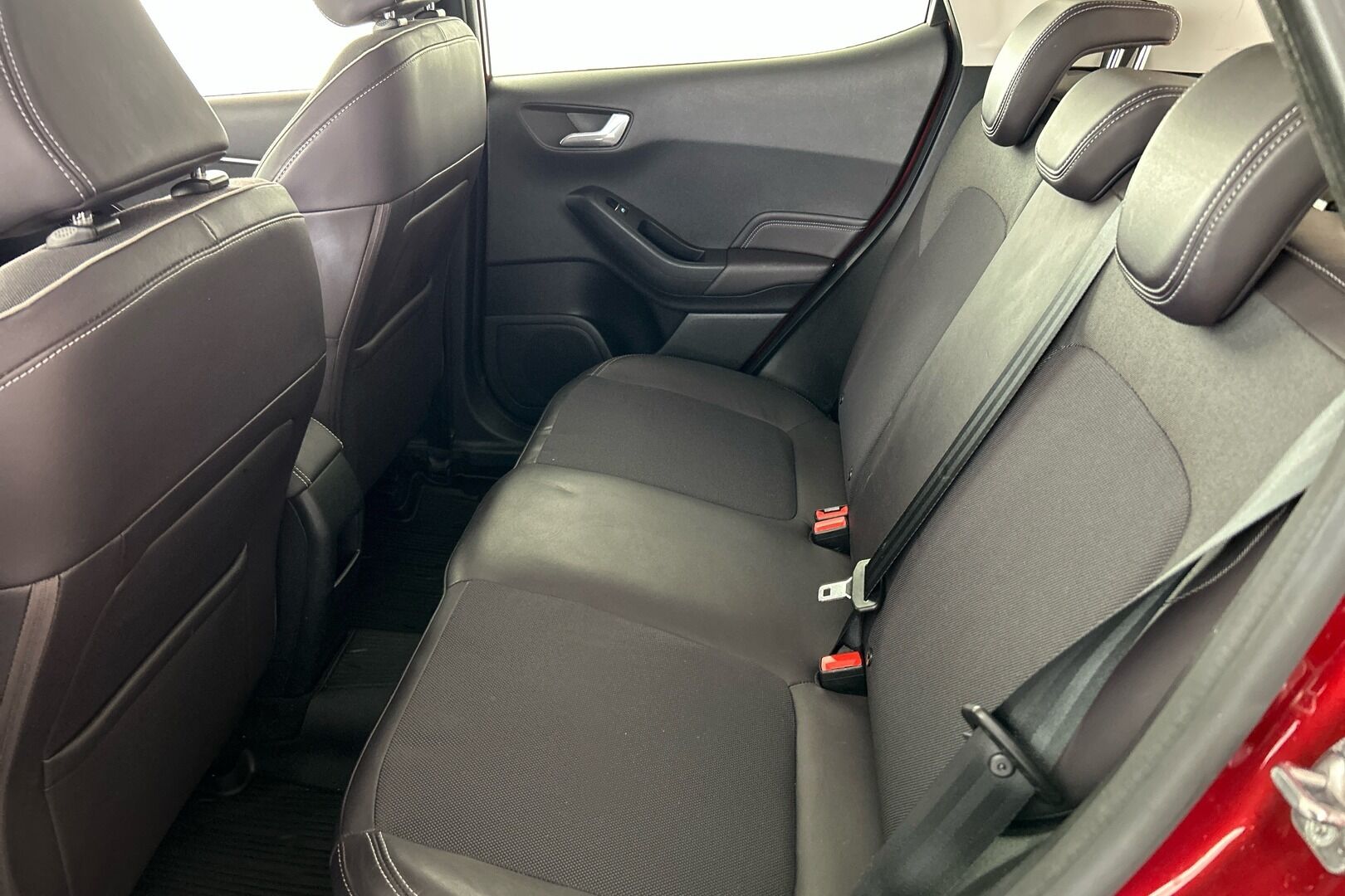 Ford Fiesta iso kuva 18