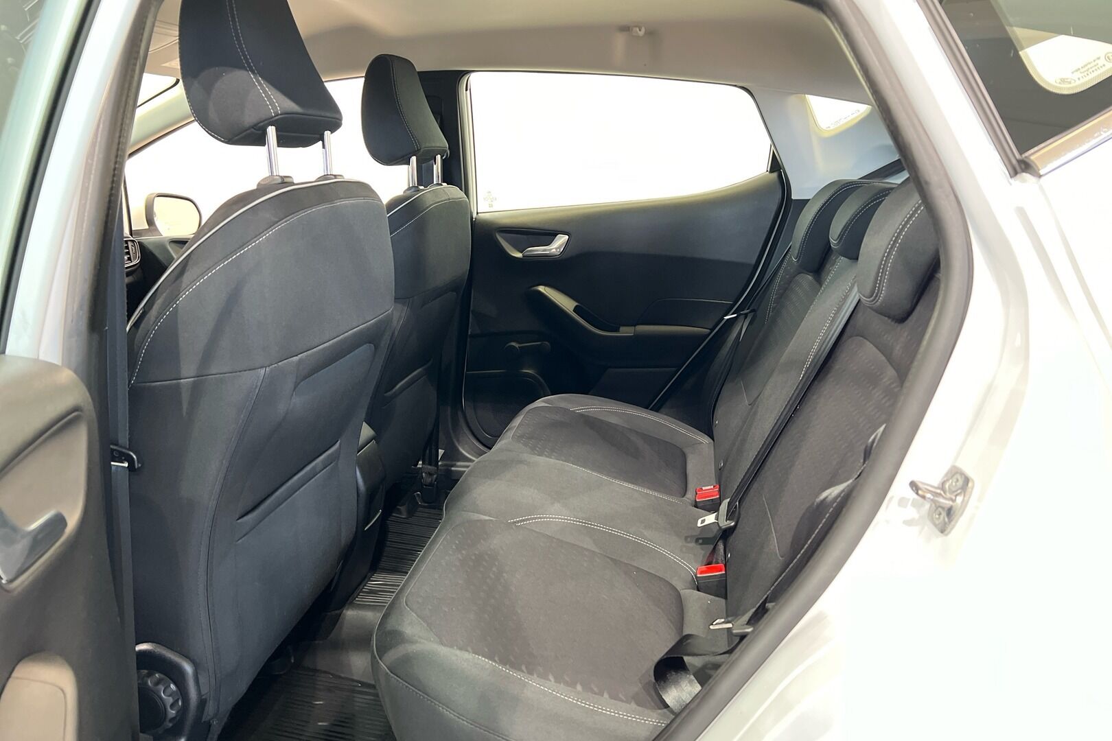 Ford Fiesta iso kuva 16