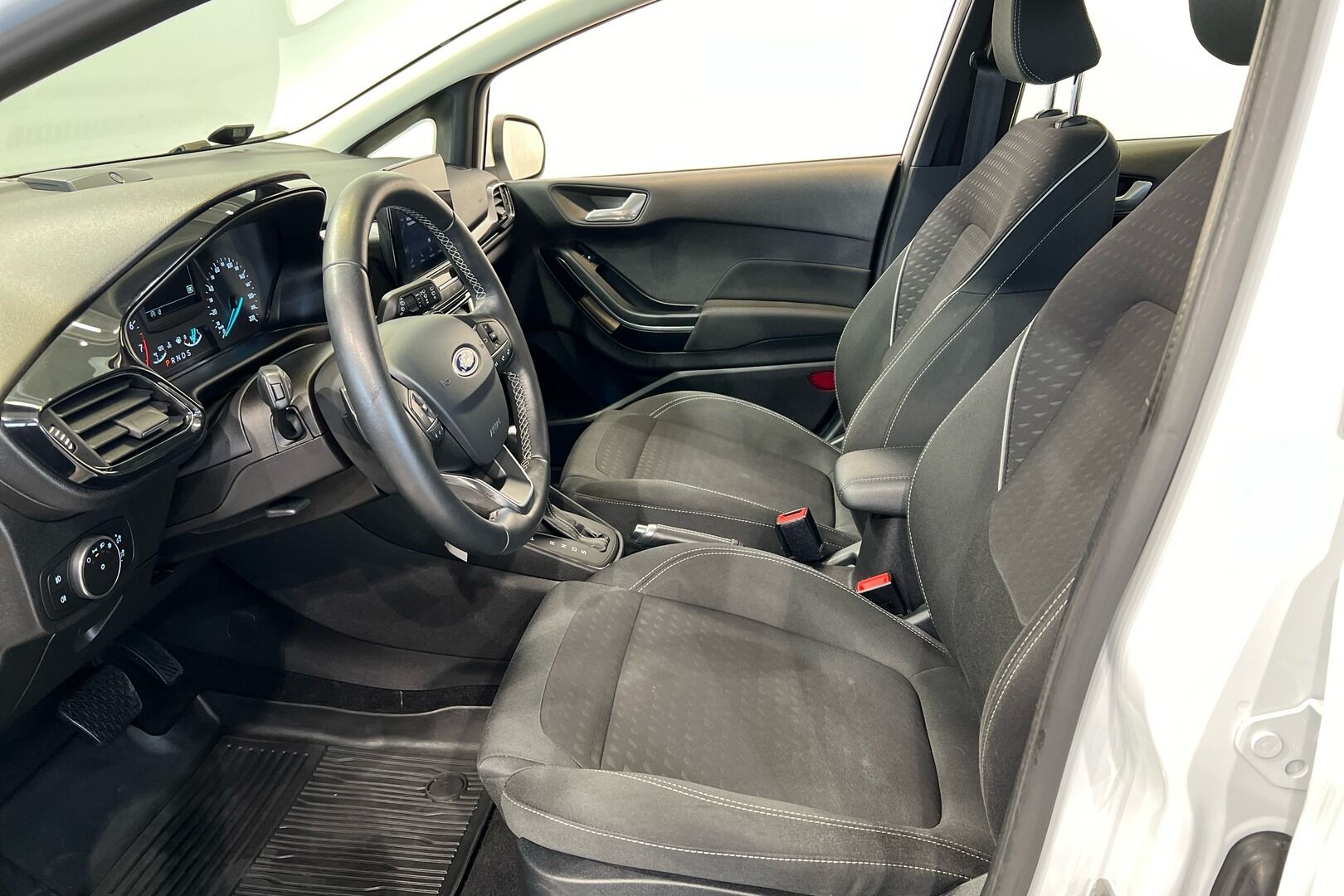 Ford Fiesta iso kuva 6