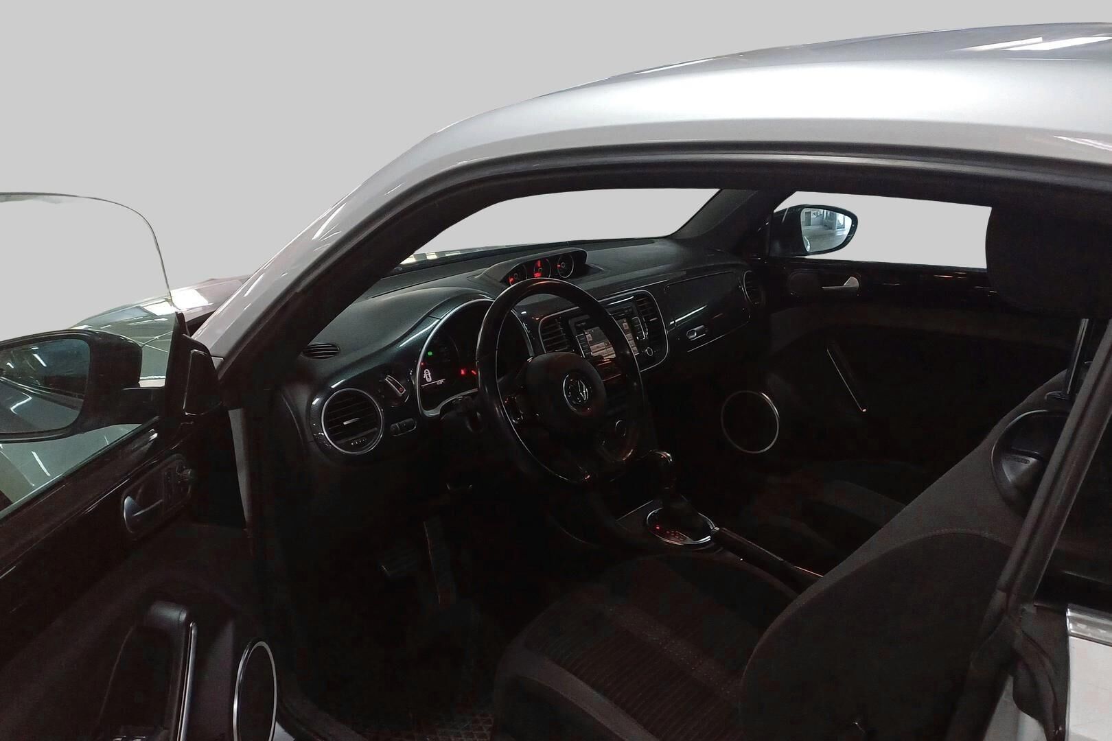 Volkswagen Beetle iso kuva 2