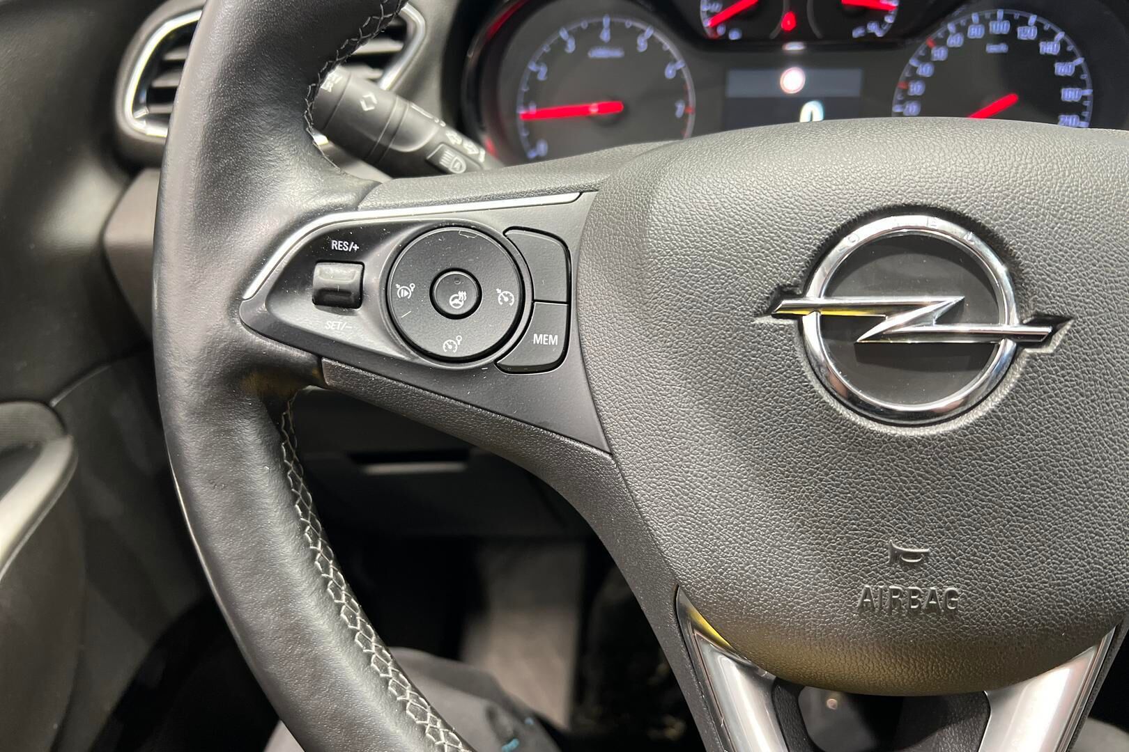 Opel Grandland X iso kuva 21