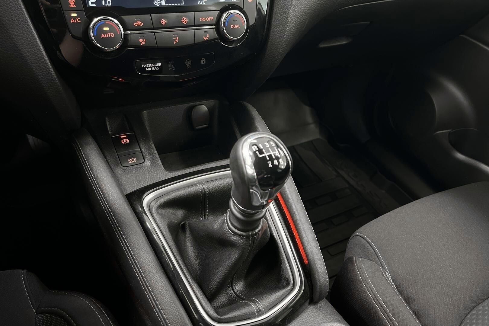 Nissan Qashqai iso kuva 16