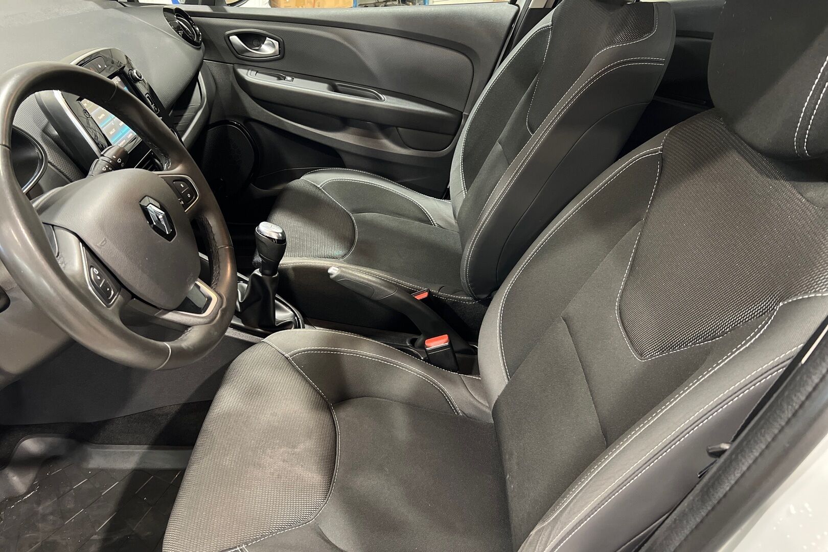Renault Clio iso kuva 6