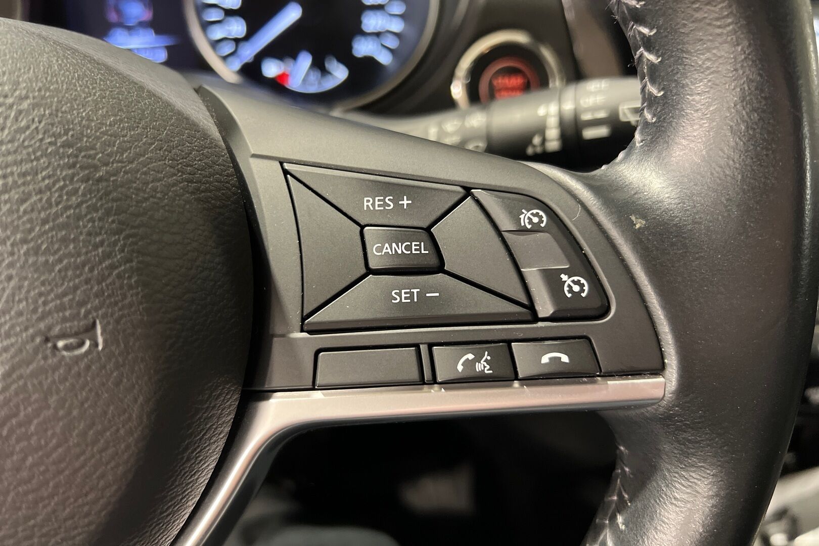 Nissan Qashqai iso kuva 10