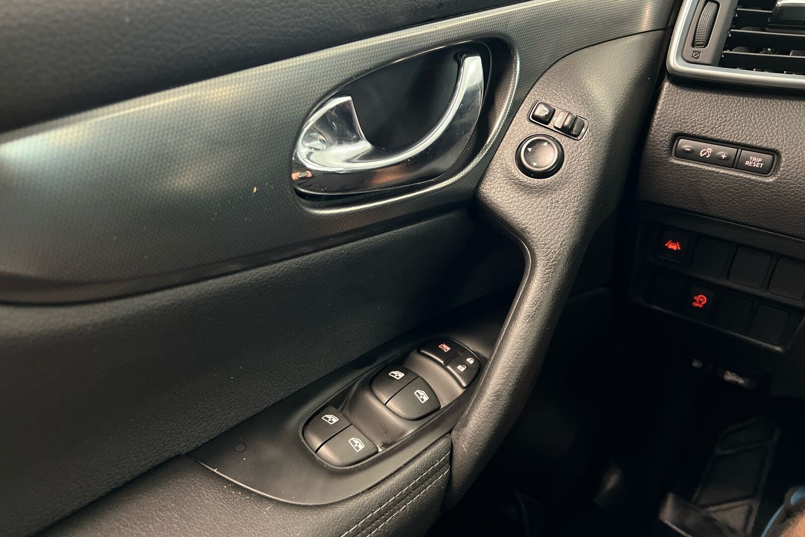 Nissan Qashqai iso kuva 17