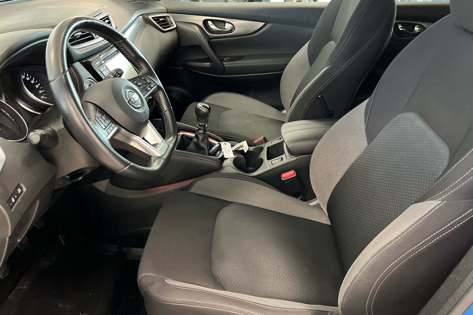 Nissan Qashqai iso kuva 7