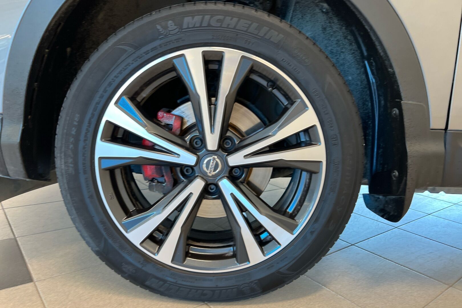 Nissan Qashqai iso kuva 9