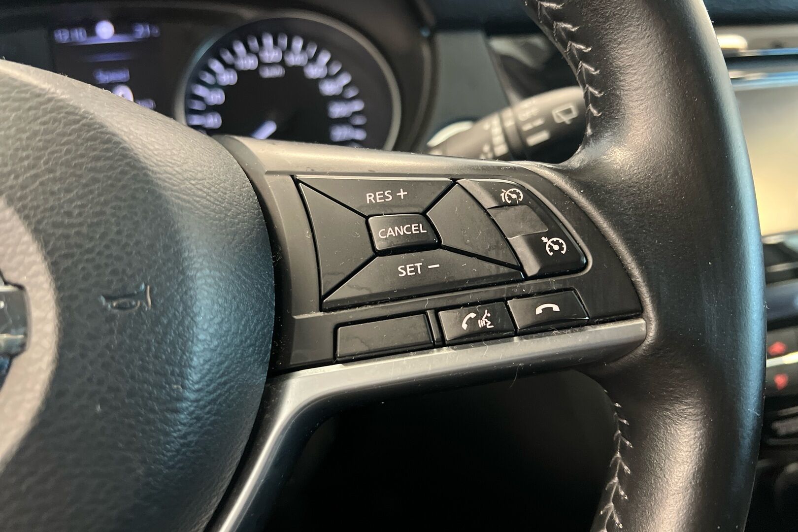 Nissan Qashqai iso kuva 14
