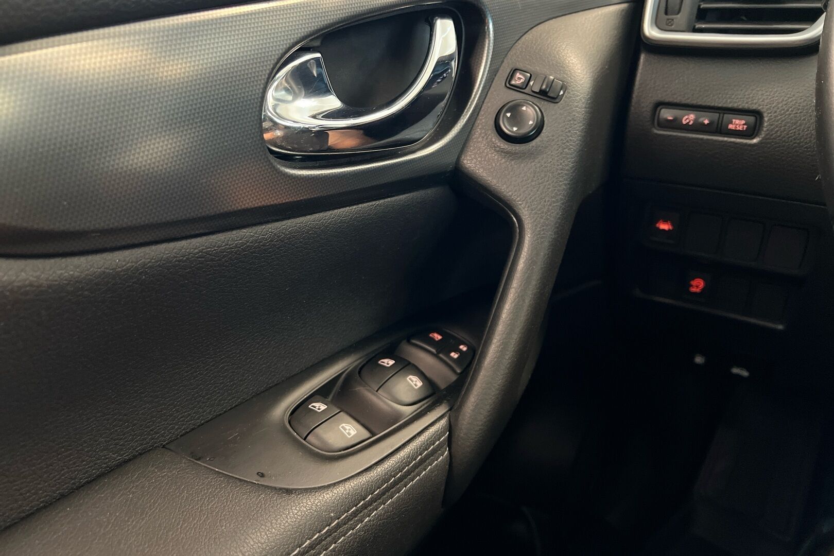 Nissan Qashqai iso kuva 16
