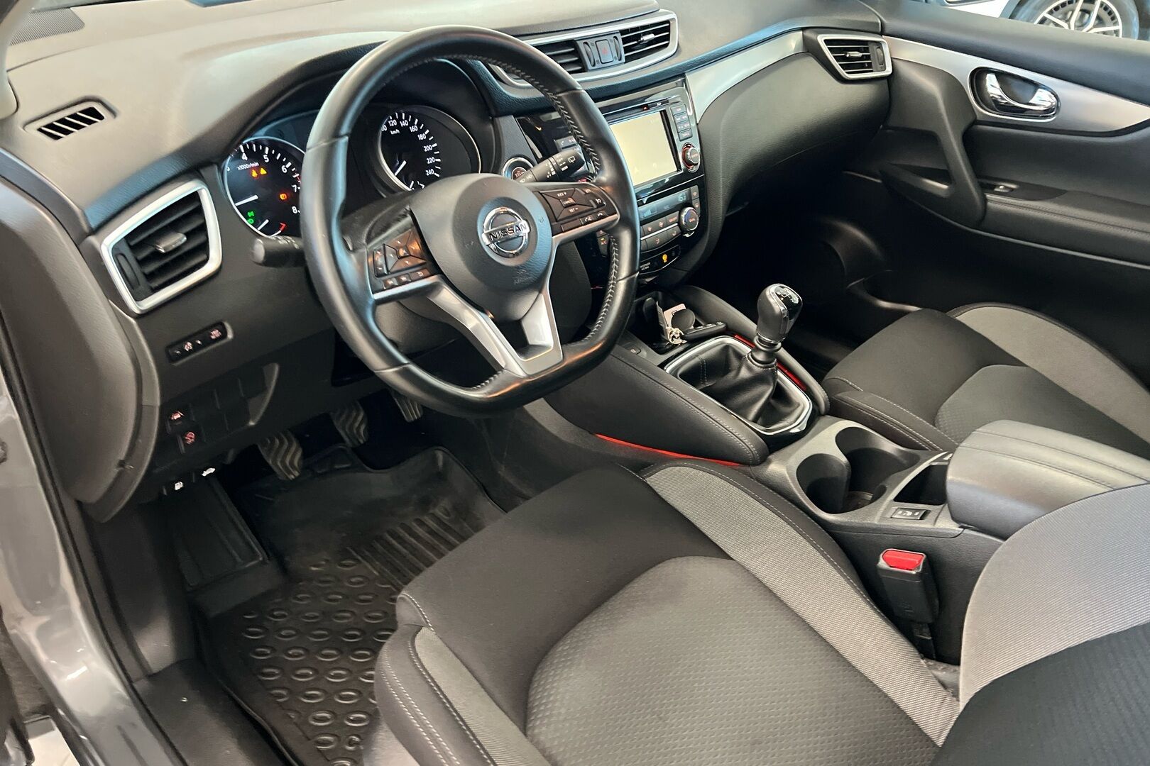 Nissan Qashqai iso kuva 5