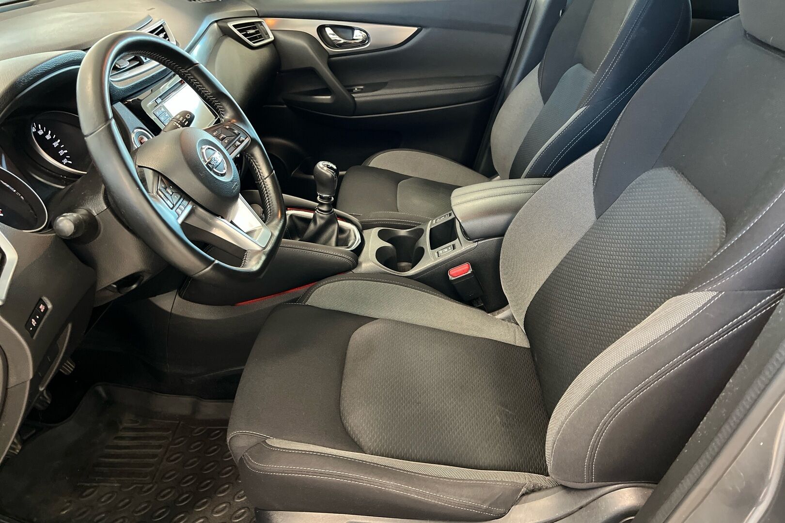 Nissan Qashqai iso kuva 6