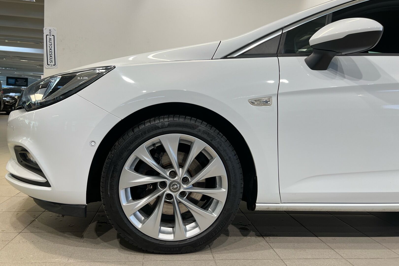 Opel Astra iso kuva 10