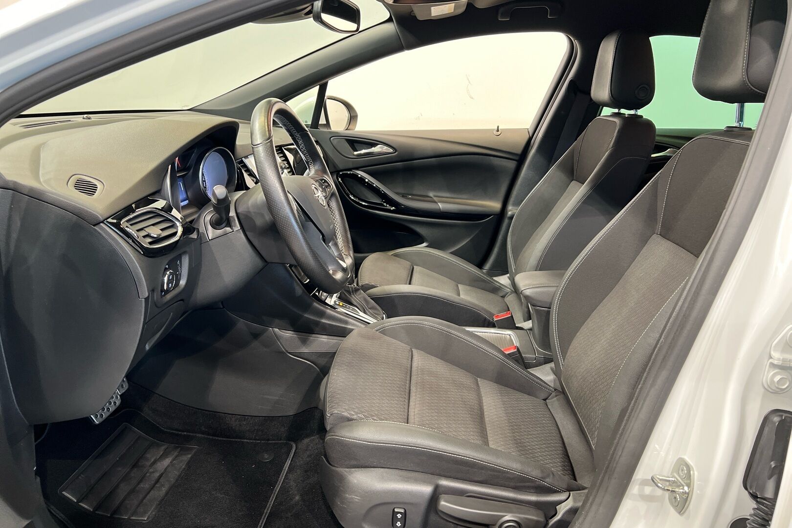 Opel Astra iso kuva 7