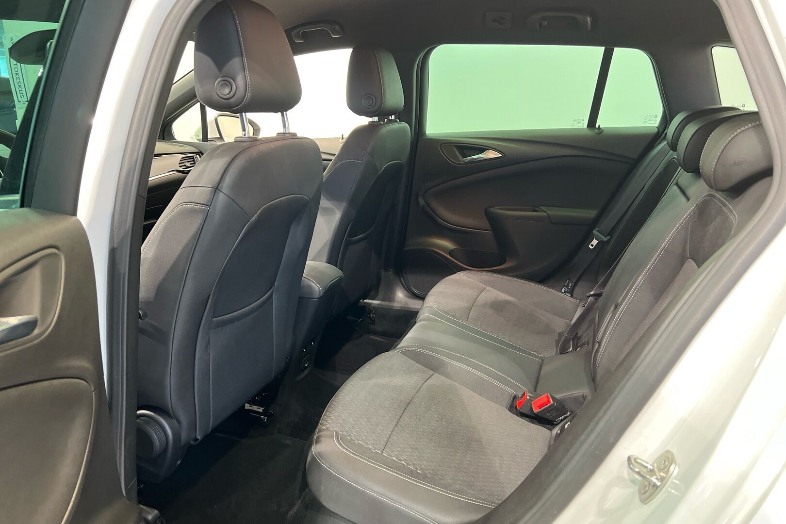 Opel Astra iso kuva 8