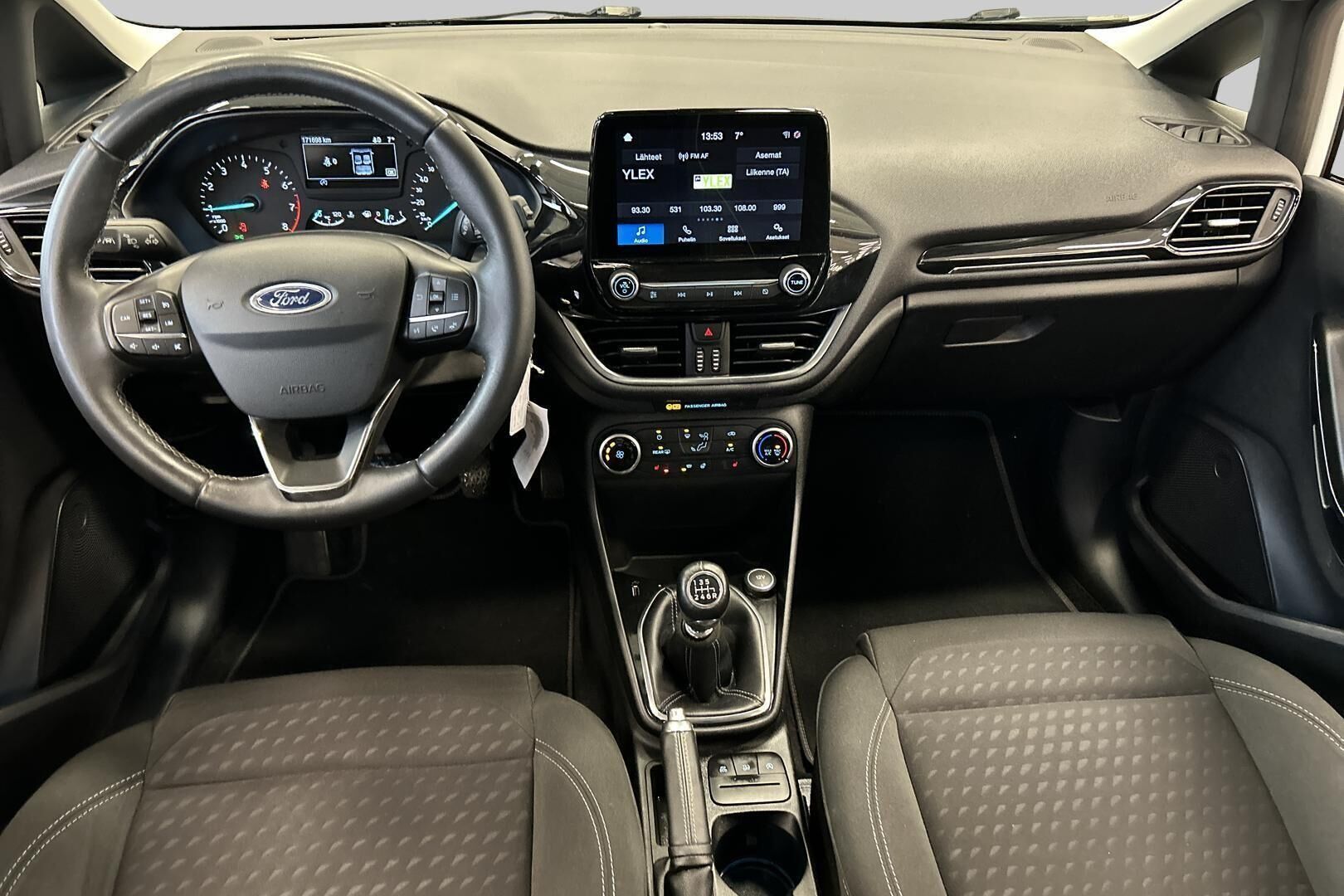 Ford Fiesta iso kuva 11