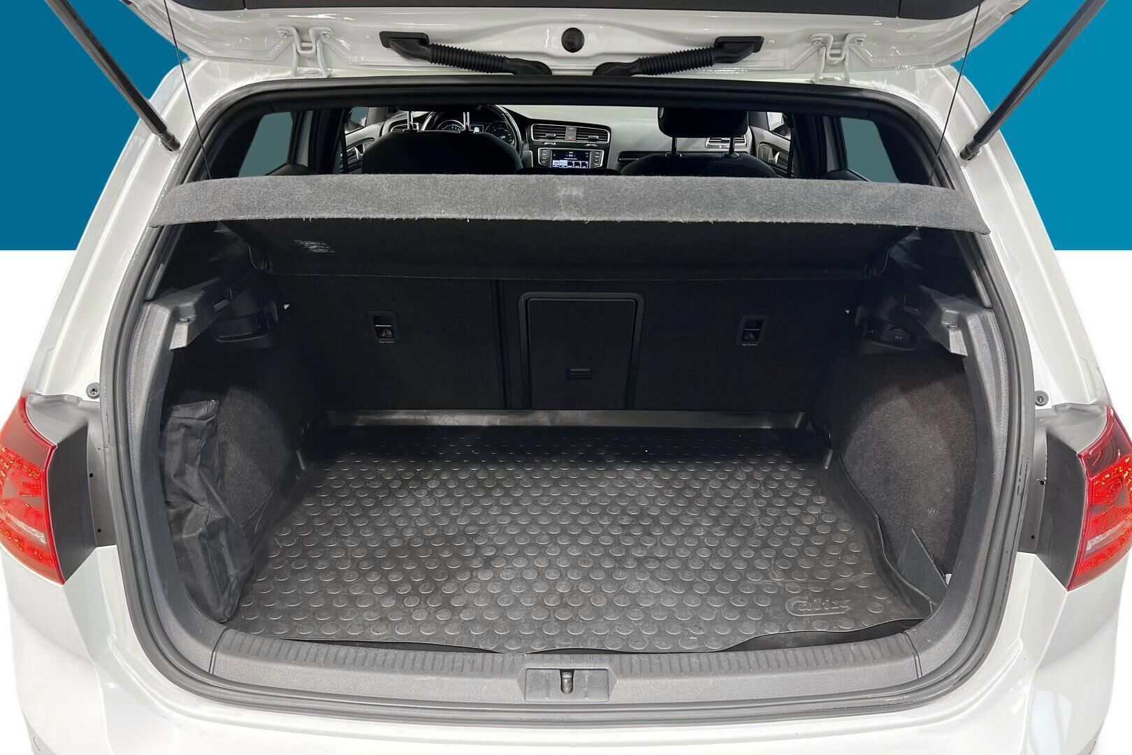 Volkswagen Golf iso kuva 9