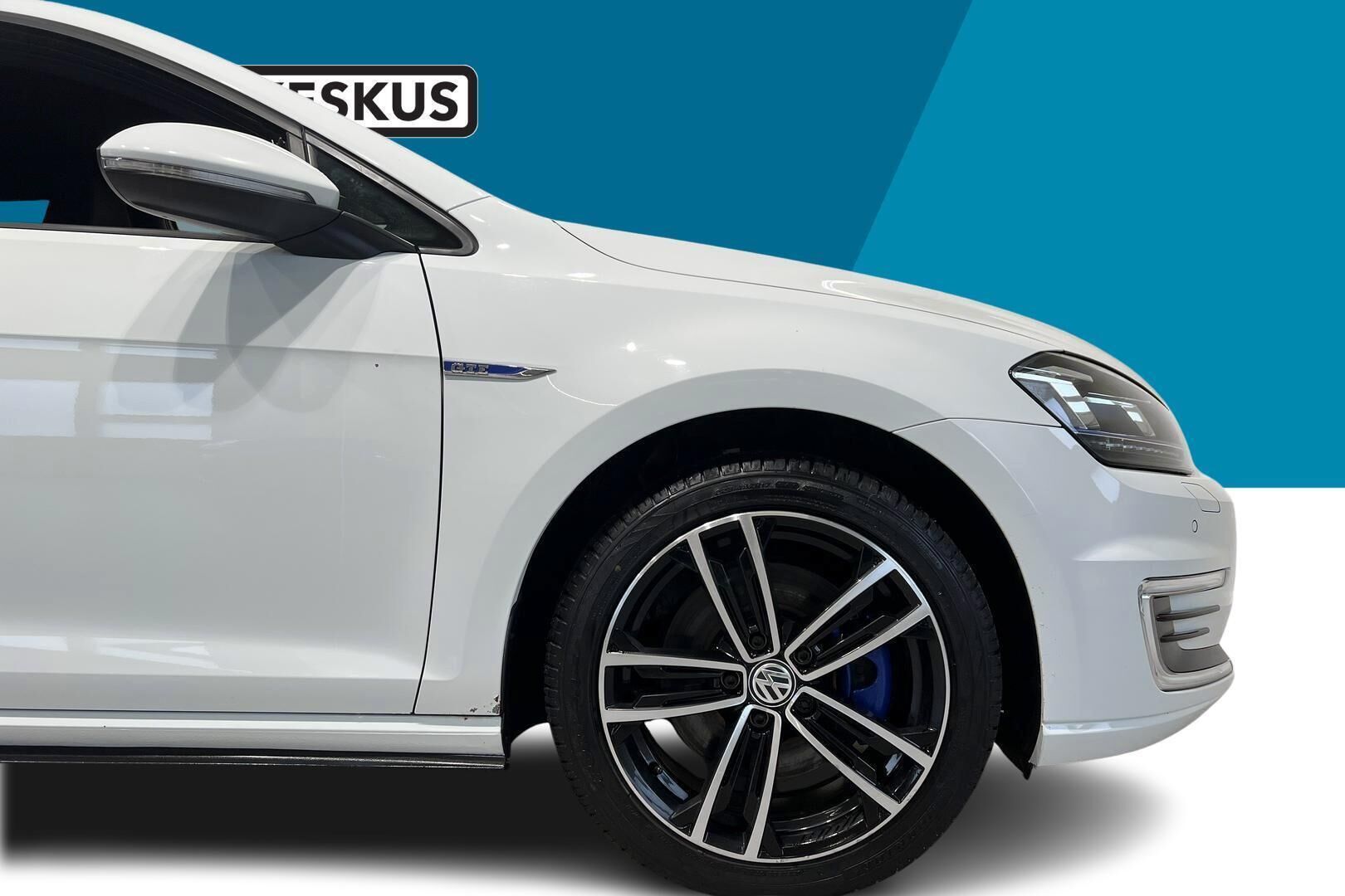 Volkswagen Golf iso kuva 10