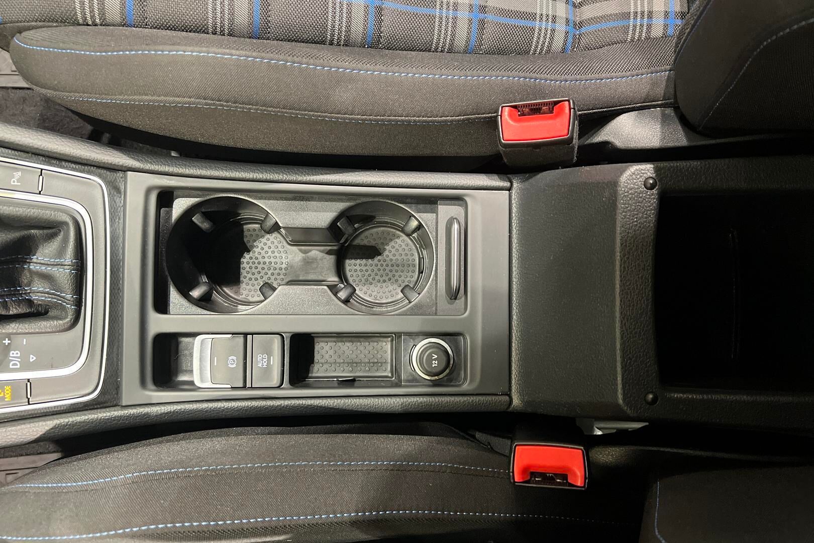 Volkswagen Golf iso kuva 15