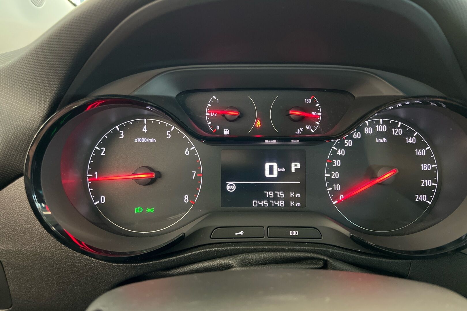 Opel Crossland X iso kuva 12
