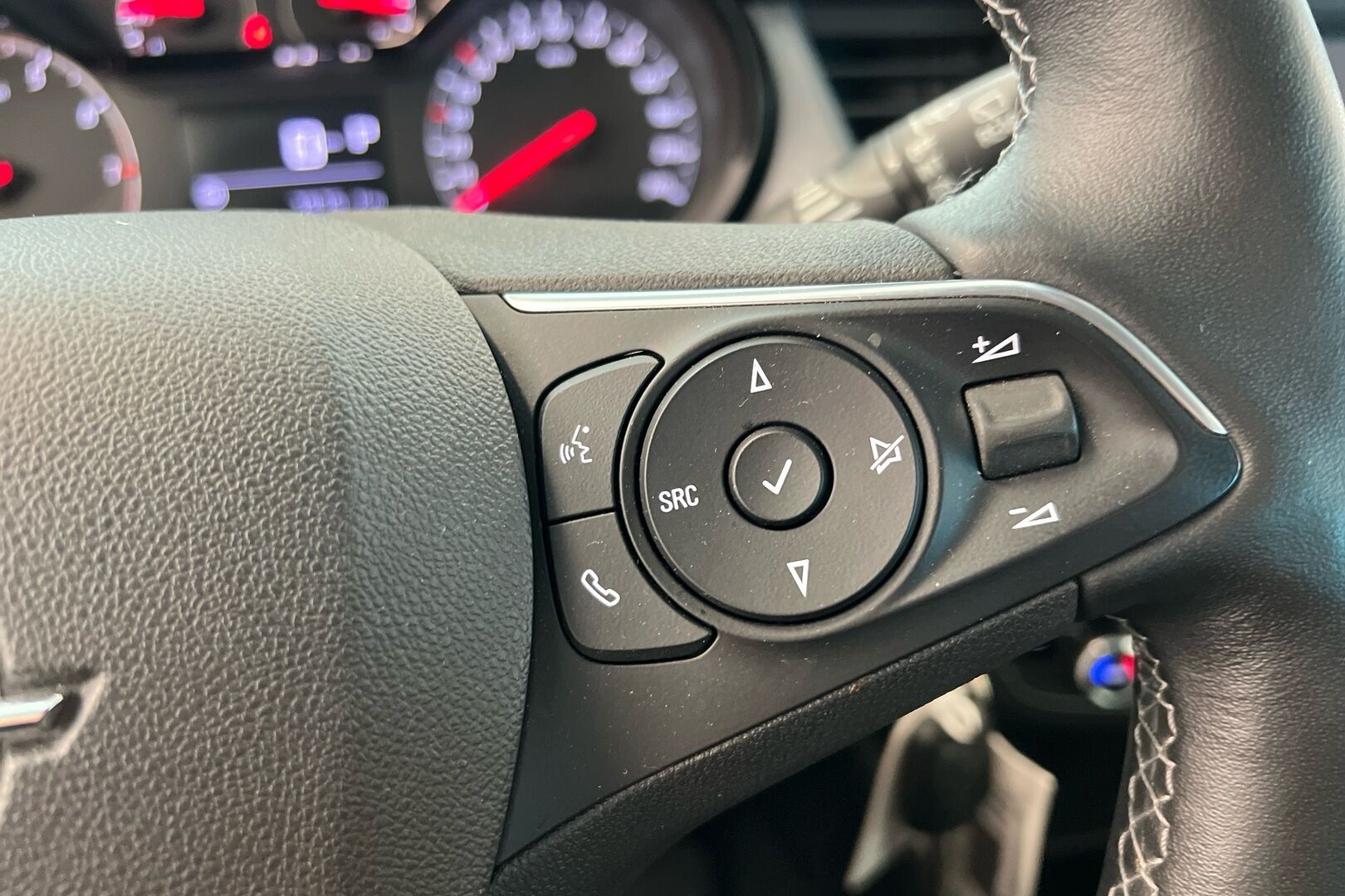 Opel Crossland X iso kuva 16
