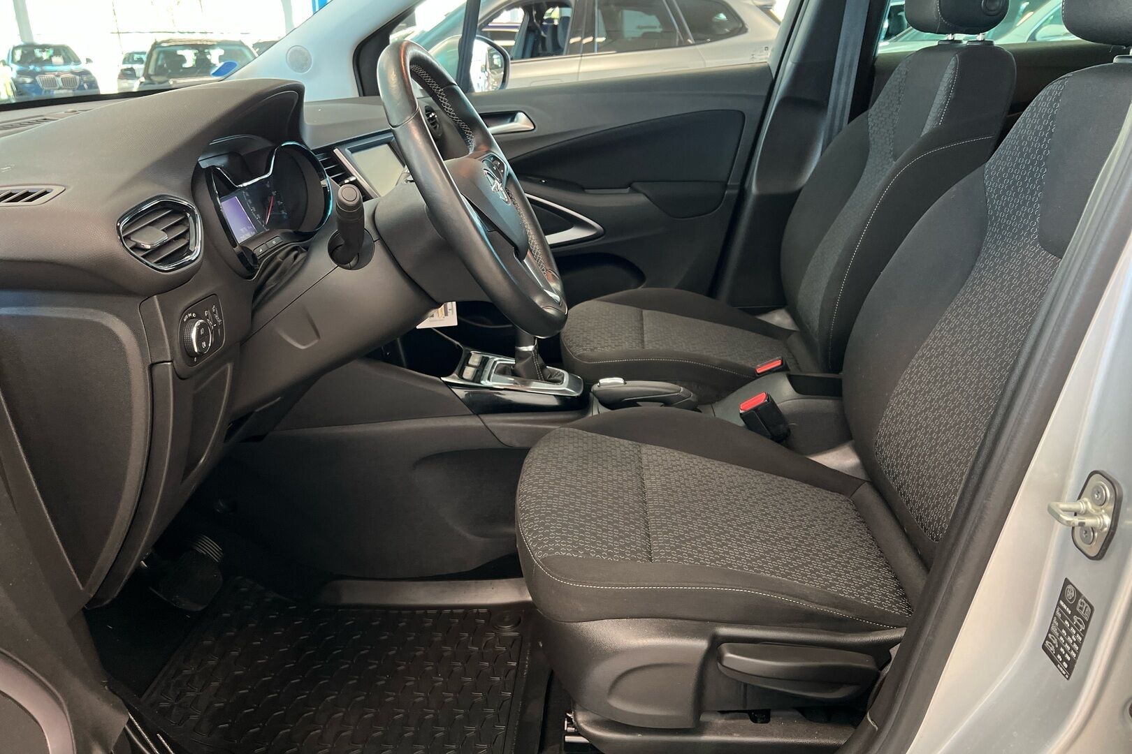 Opel Crossland X iso kuva 8