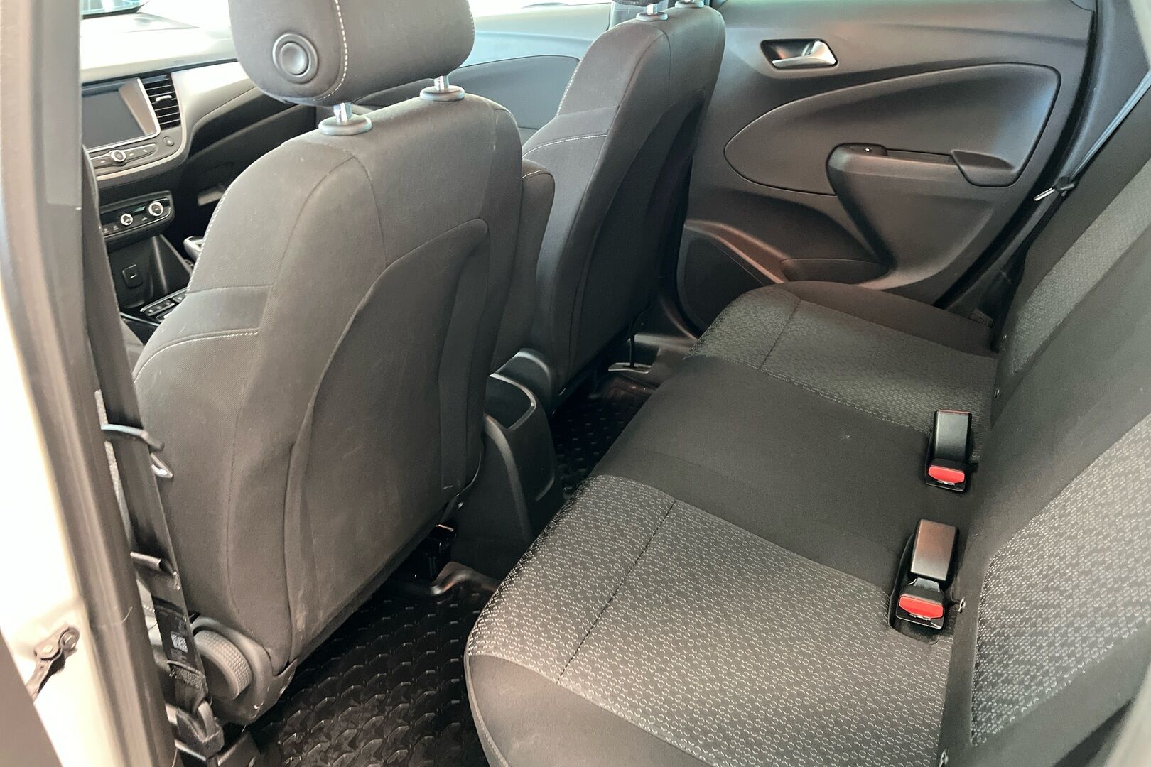 Opel Crossland X iso kuva 9