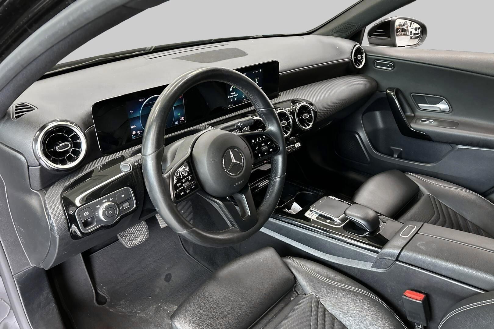 Mercedes-Benz A iso kuva 7