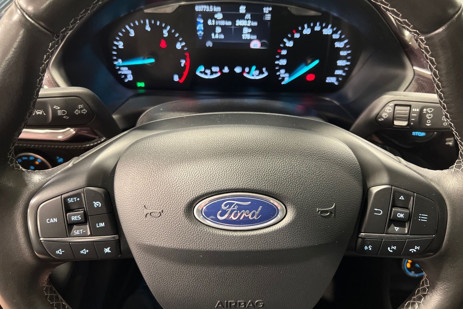 Ford Fiesta iso kuva 13