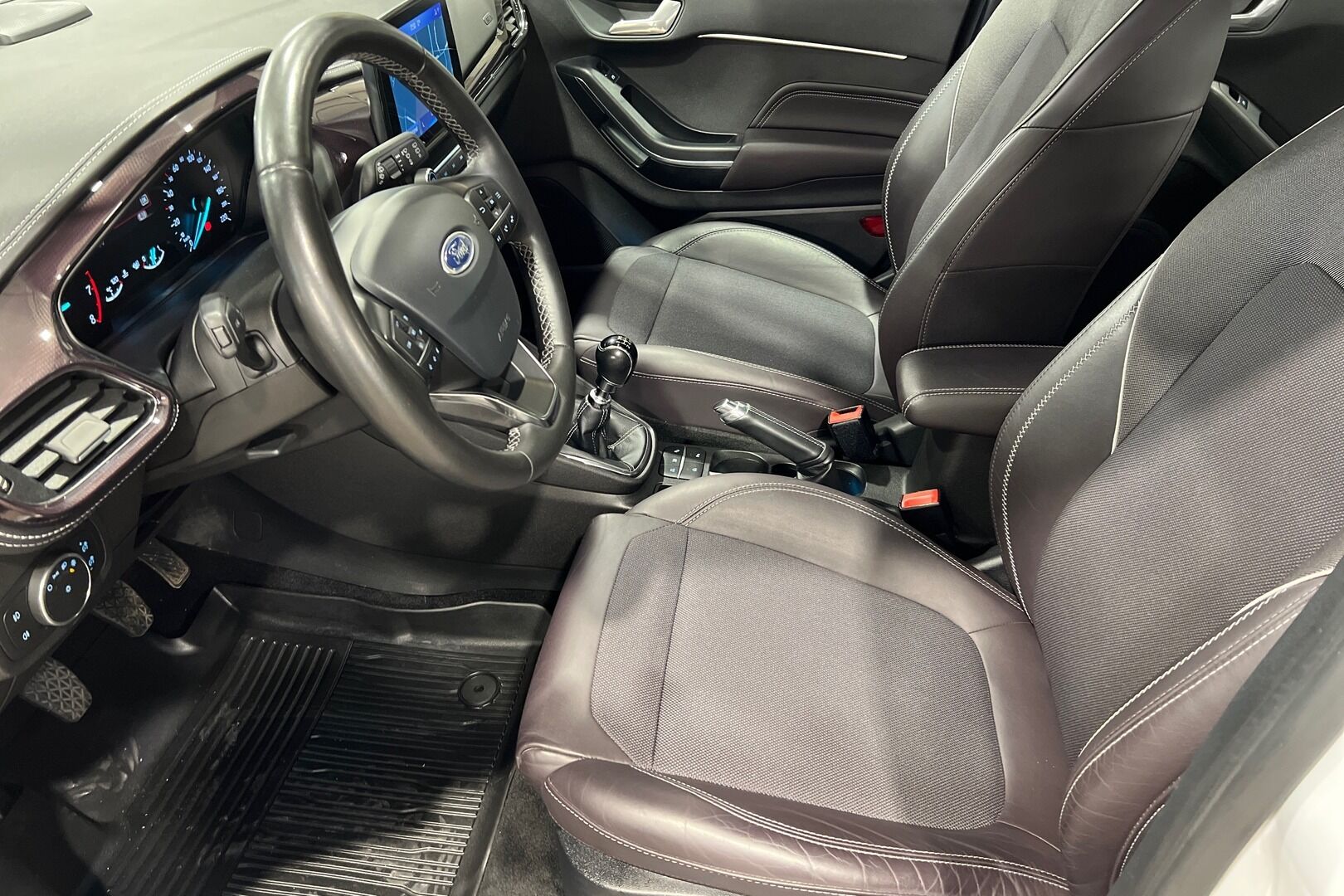 Ford Fiesta iso kuva 7
