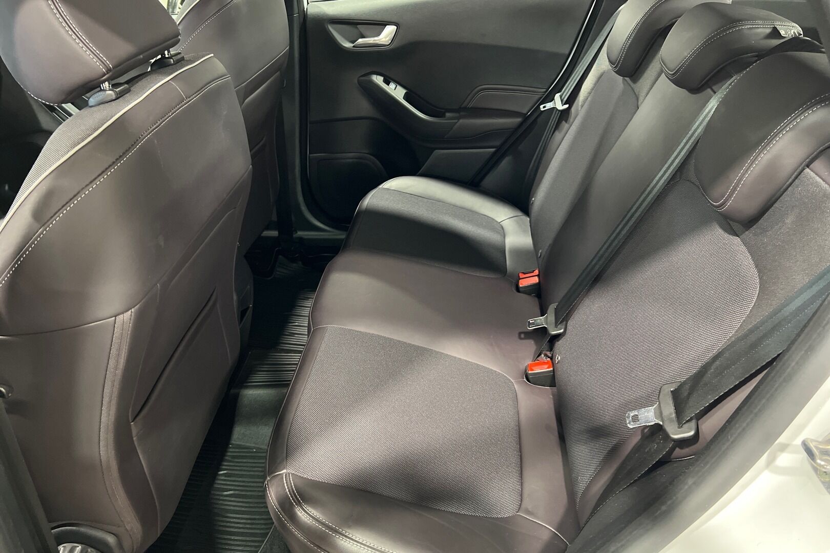 Ford Fiesta iso kuva 8