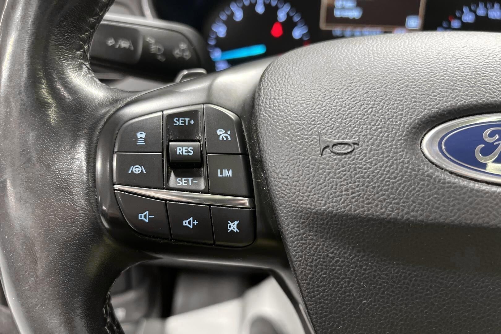 Ford Focus iso kuva 11